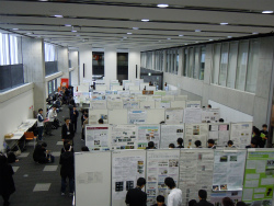 たくさんの科学部が集まり、発表し合いました。