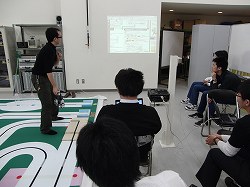 動作をロボットを使って分かりやすく説明して頂きました。