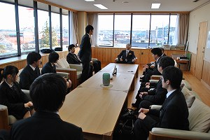 生徒たちも大会について報告しました。