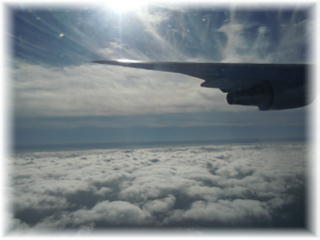 研修旅行上空は雲が多かったです。