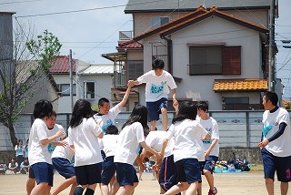 12体育祭 高校背中渡り