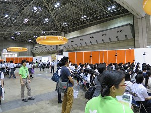 たくさんの高校生が参加していました。