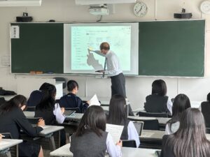 医療系志望者に「夏の看護体験　病院実習」の参加説明会を行いました。