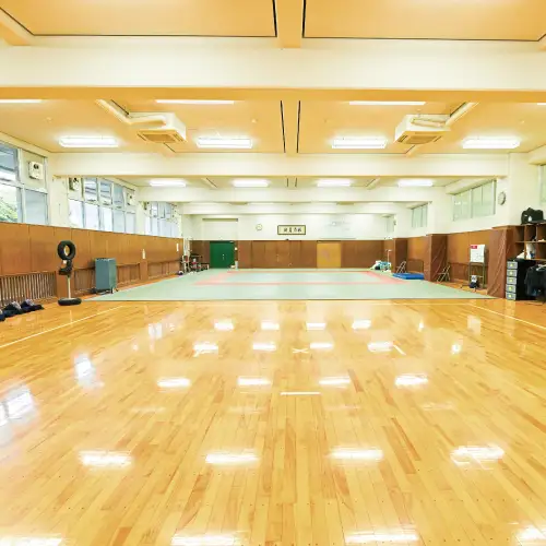 格技場