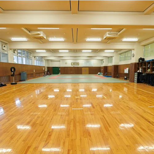 格技場
