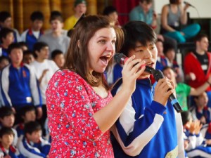 中学校において、Young Americans（ヤングアメリカンズ）が行われています。