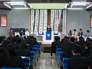 卒業生進路講演会実施