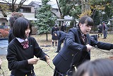 中学　クリスマスツリー点火式の準備