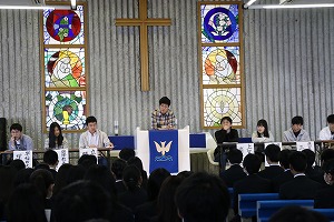 卒業生進路講演会を実施。