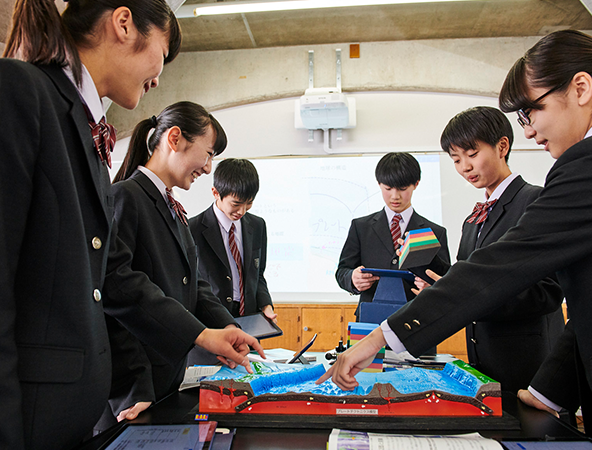 中学校教育の特長のサムネイル