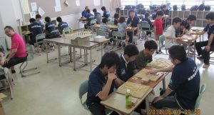 県内アマ強豪棋士や勝又六段などプロ棋士を招いての練習会も実施しています。